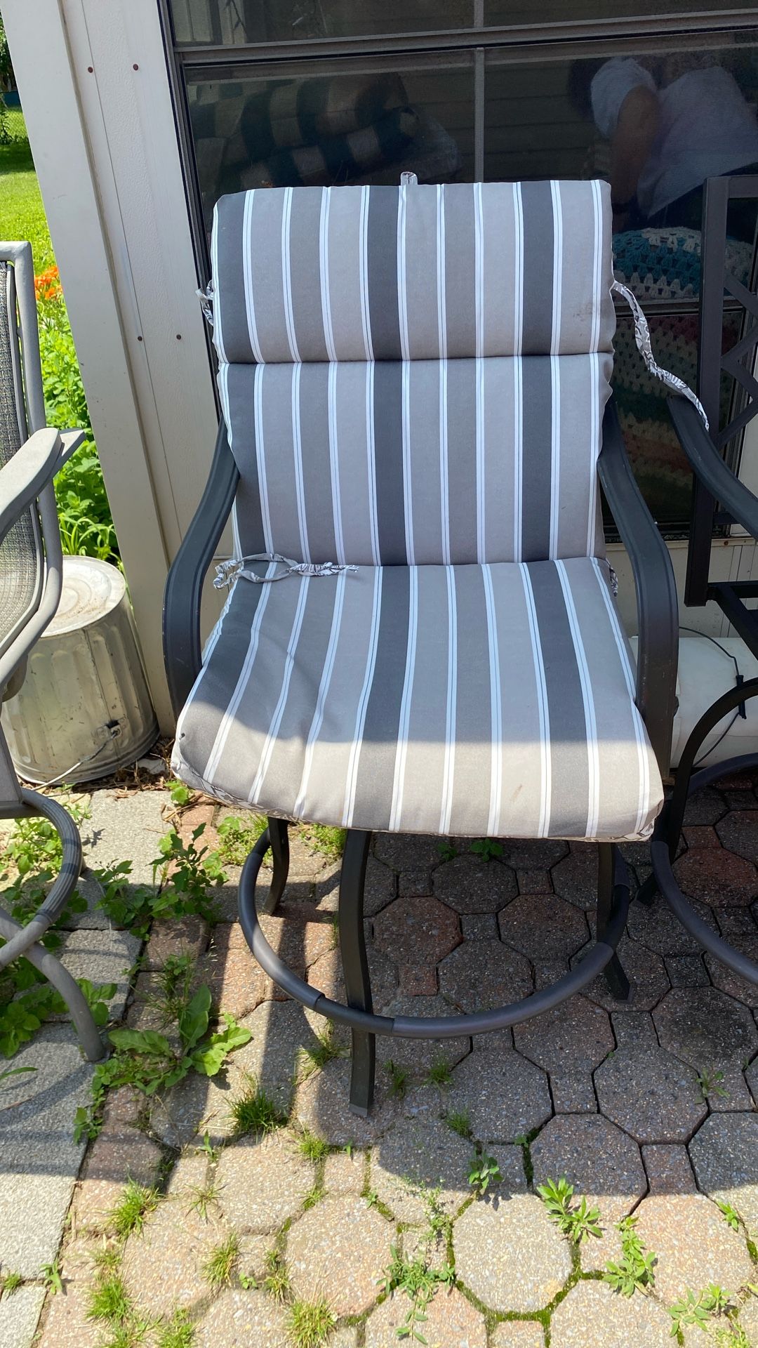 6 Bar Height Stools With Cushions Swivel