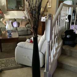 Decorative vace  With Straw Sticks