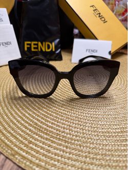 Gorgeous authentic sunglasses!!