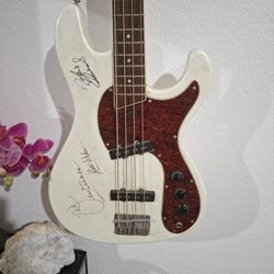 Bass Guitar, Wilson Bros VMB-55, The Ventures Model, Autographed
