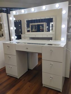 Vanity Makeup 7 Drawers (It's Not Assembled)