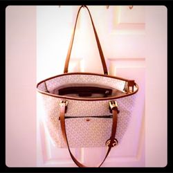 NEW Michael Kors Classic Tote bag! MK Tag included