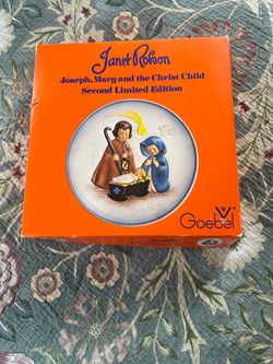 Vintage 1977 Goebel Porcelain Collector Plate “Joseph, Mary and the Christ Child” by Mary Robson