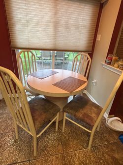 Round kitchen table & 4 chairs