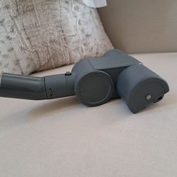 Shark Navigator Deluxe Vacuum Cleaner
With Turbo Brush Attachment For Grey Pet Hair