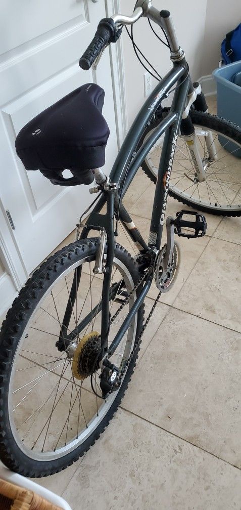 Diamondback Voyager 2  With Bike Travel Rack