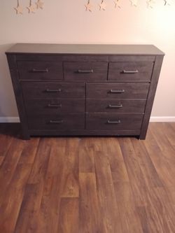 EXTRA LARGE GRAY DRESSER