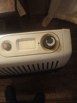 Propane Heater  20,000 Btu Has Fan  And Thermostat 