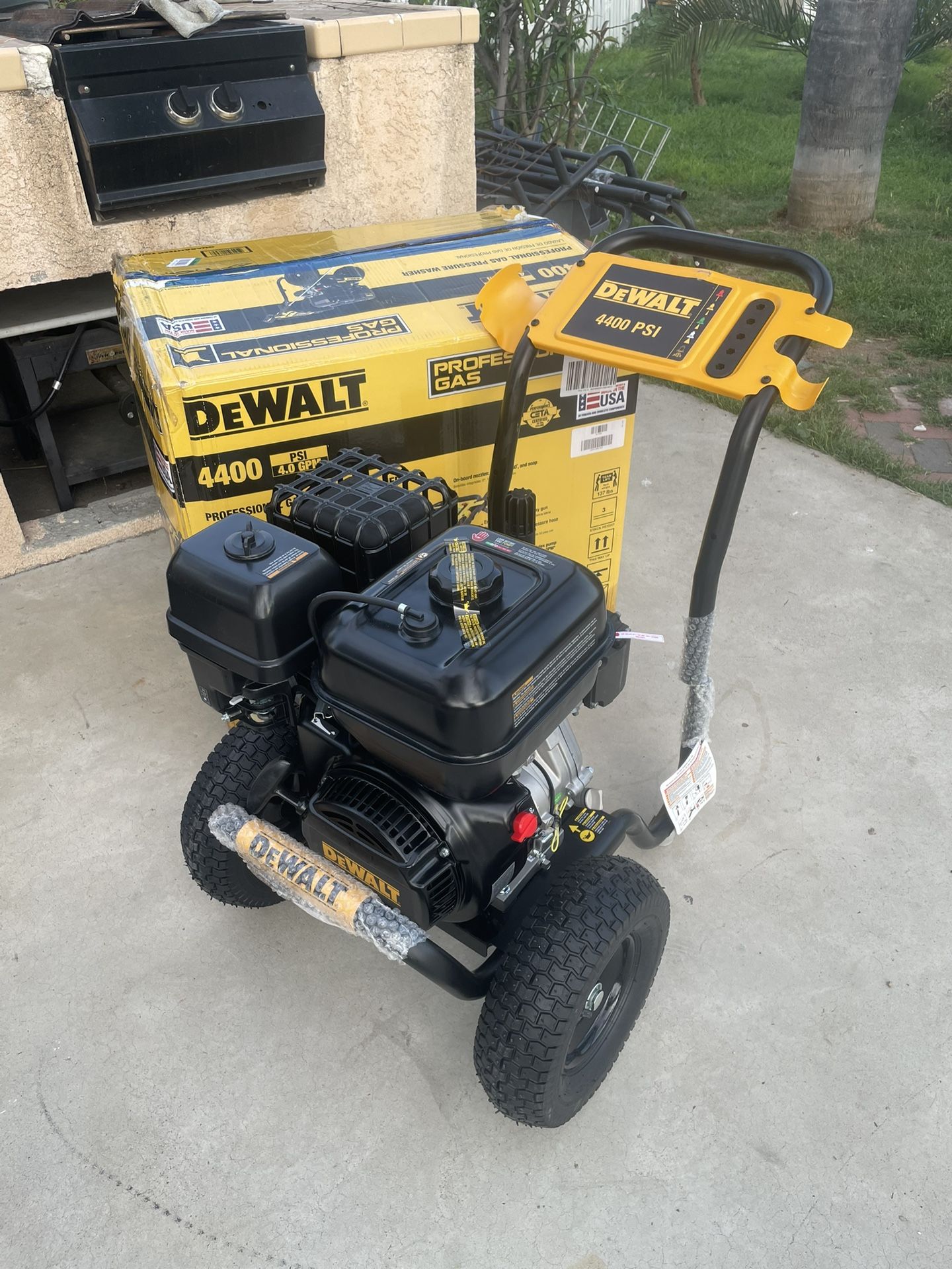 DEWALT 4400 PSI 4.0 GPM Cold Water Gas Pressure Washer