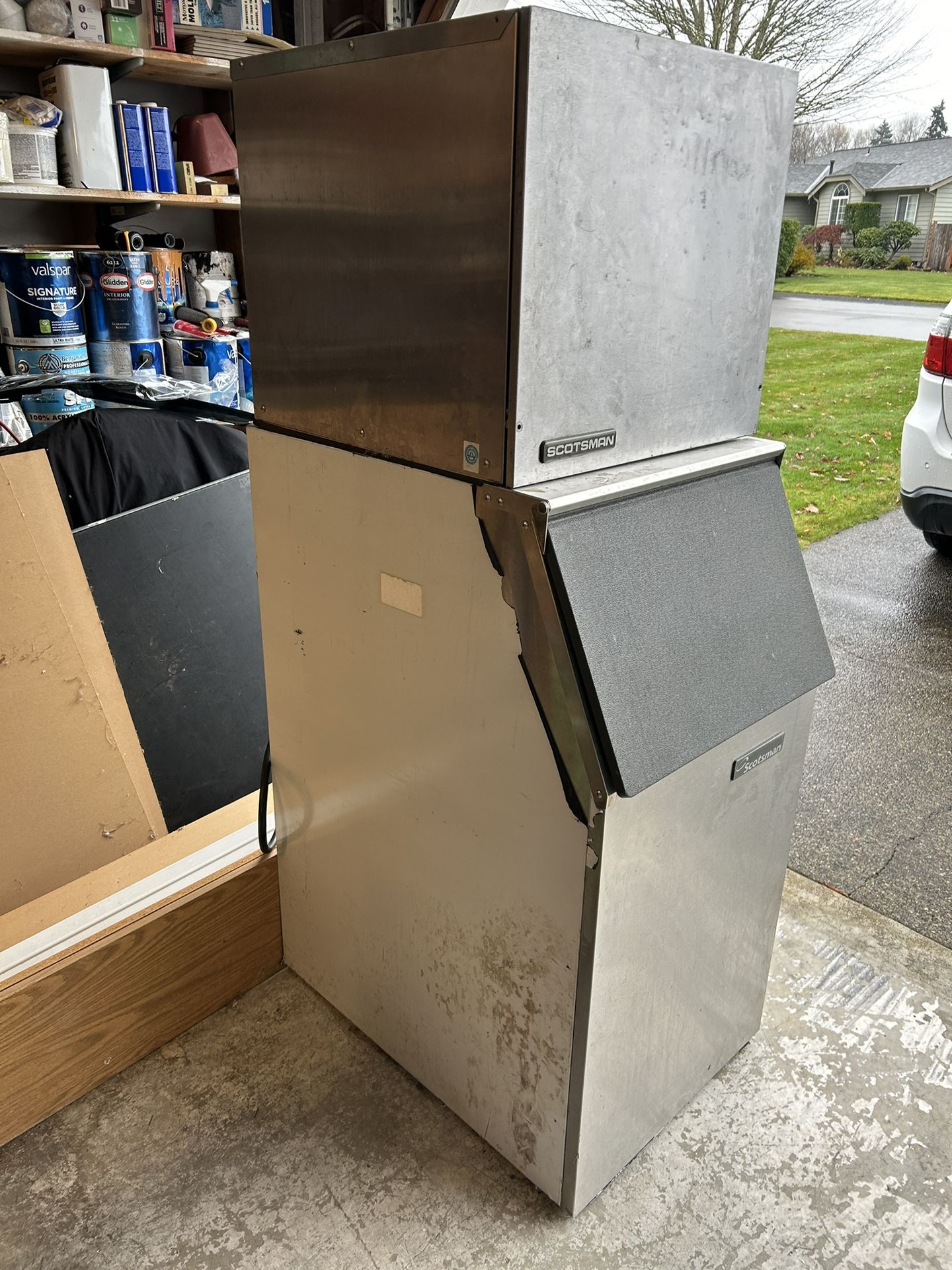 Scotsman Ice Machine $700