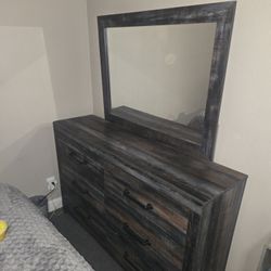 Newly Used Dresser