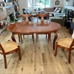 Dining Table with 2 Expanding Leaves and 4 Chairs