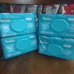 Cuatro Bolsas De Wipes Por Solo $12