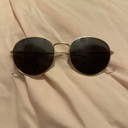 round woman’s sunglasses