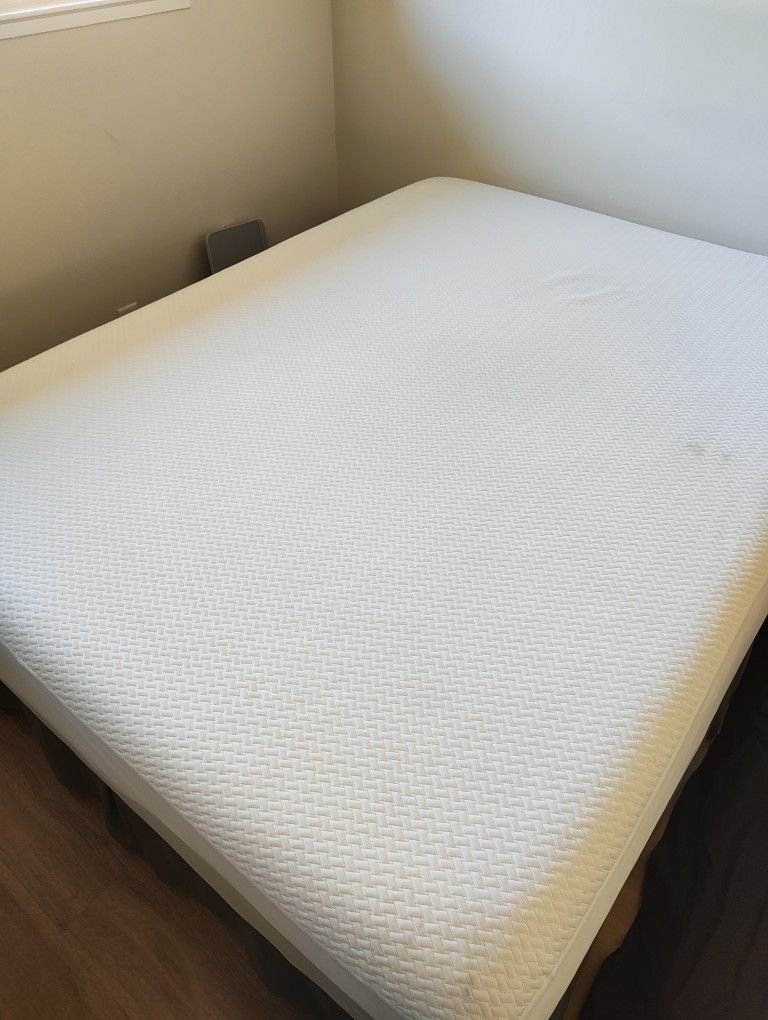 Zinus 12 Inch Queen Memory Foam Mattress