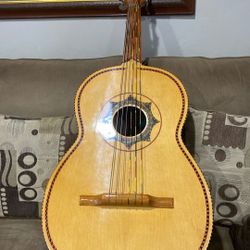 Guitarron 