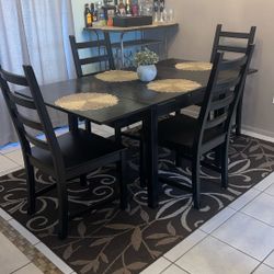 Expandable small Kitchen Table turns Large w/ 4 Chairs $150