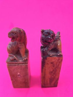 VINTAGE PAIR OF CHINESE SOAPSTONE SEALS HAND CARVED GUARDIAN LION AND TIGER