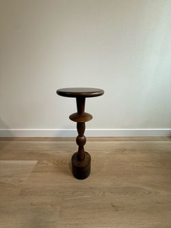 Adorable small table/ plant stand