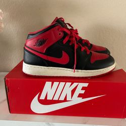 Jordan 1 bred mid