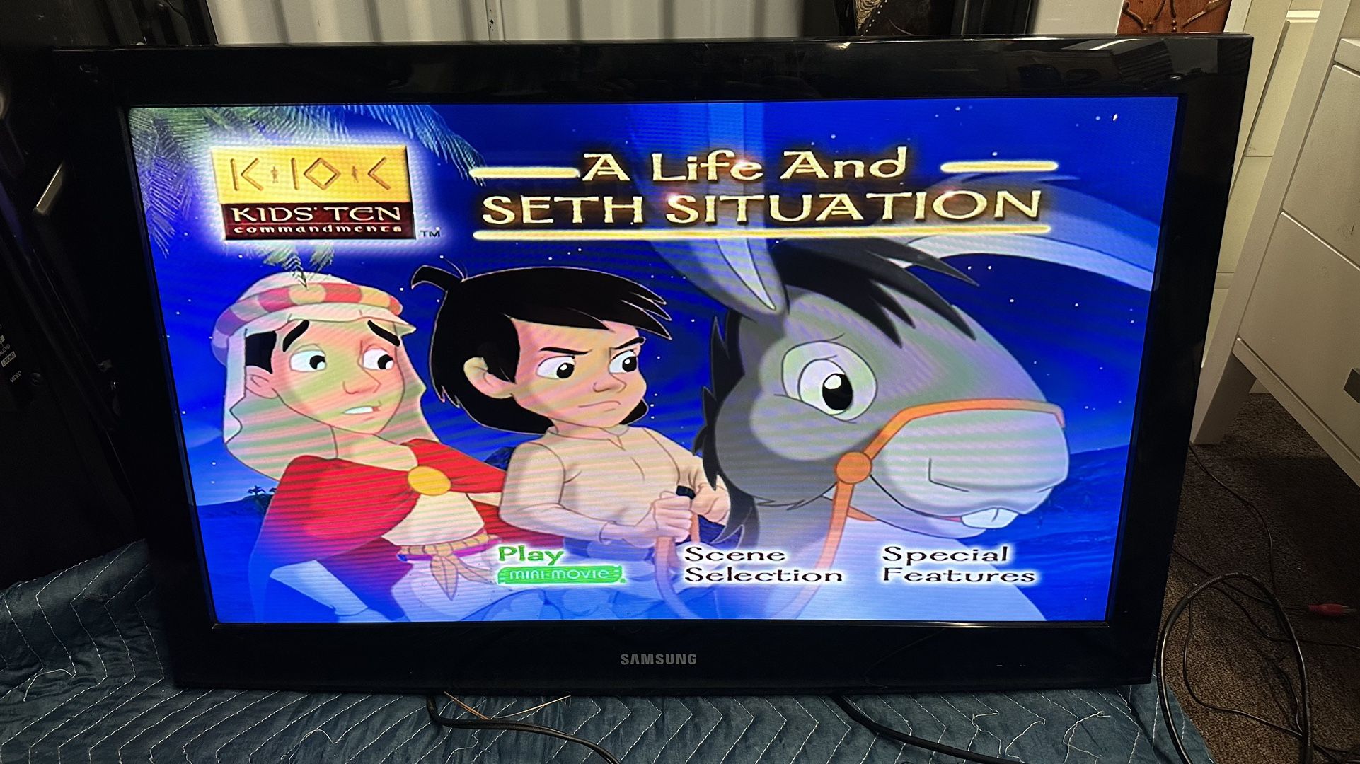 SAMSUNG 32” TV LN32D403 (NO REMOTE, NO STAND)