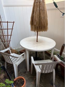 Table and chairs- white
