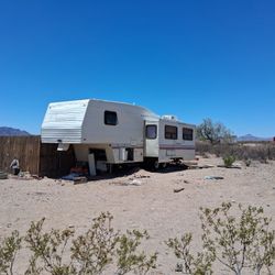 5th Wheel 1985 10x40