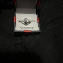 1/10 CTTW Diamond Ring