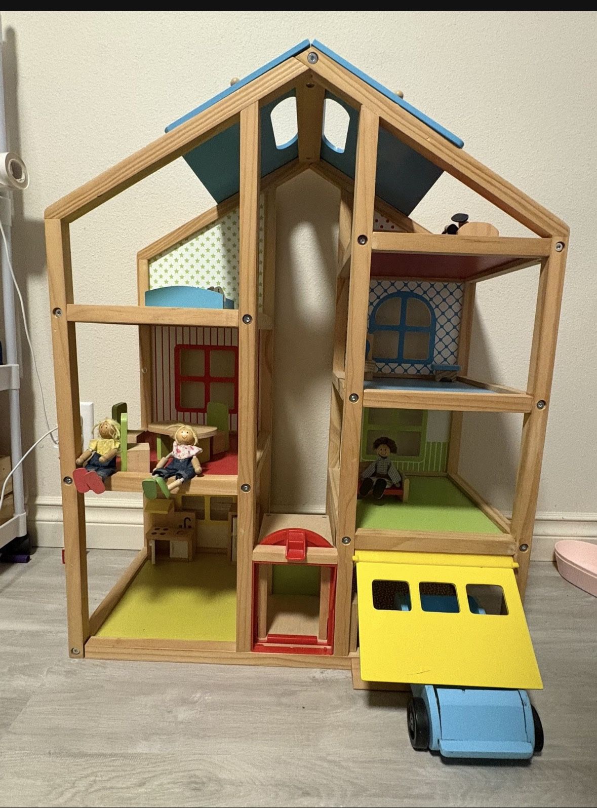 Melissa and Doug Dollhouse