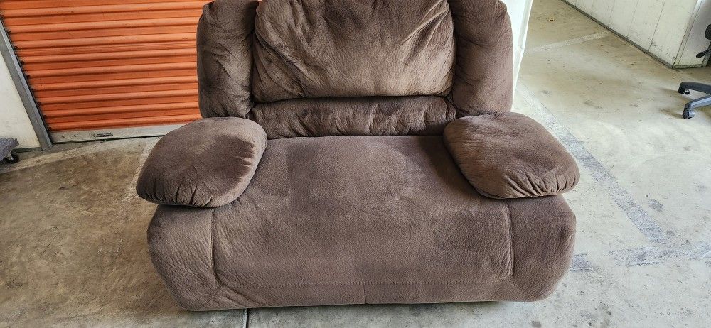 Large Ashley Furniture Recliner Chair FREE DELIVERY
