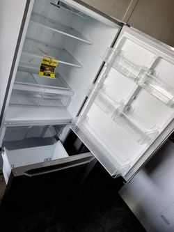 Un Refrijerador Dos Puertas Tres Meses De Garantia Se lleva El Mismo Dia
