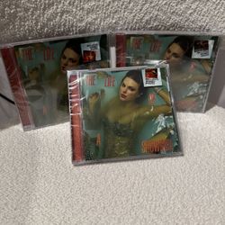 Taylor Swift The Life Of A Showgirl CD + Hand Signed Photos