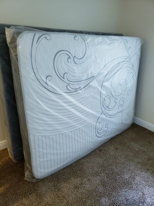 NEW QUEEN MATTRESS. Bed frame is not available. Take it home the same day 👍