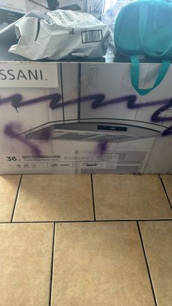 New In Box Vissan 36 Inch Mount Range Hood