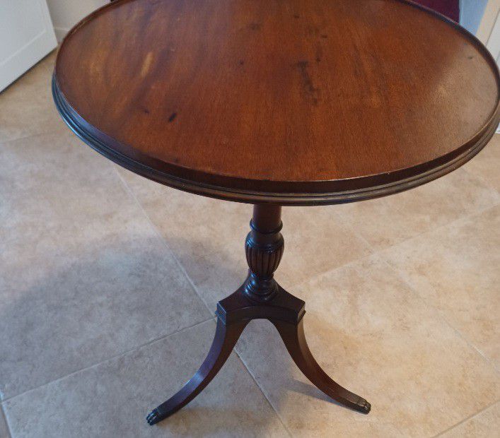 Antique Pie Table 21" Round 27" Tall