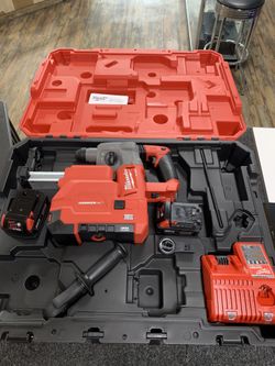 Milwaukee 2712-22DE Rotary Hammer And Vacuum