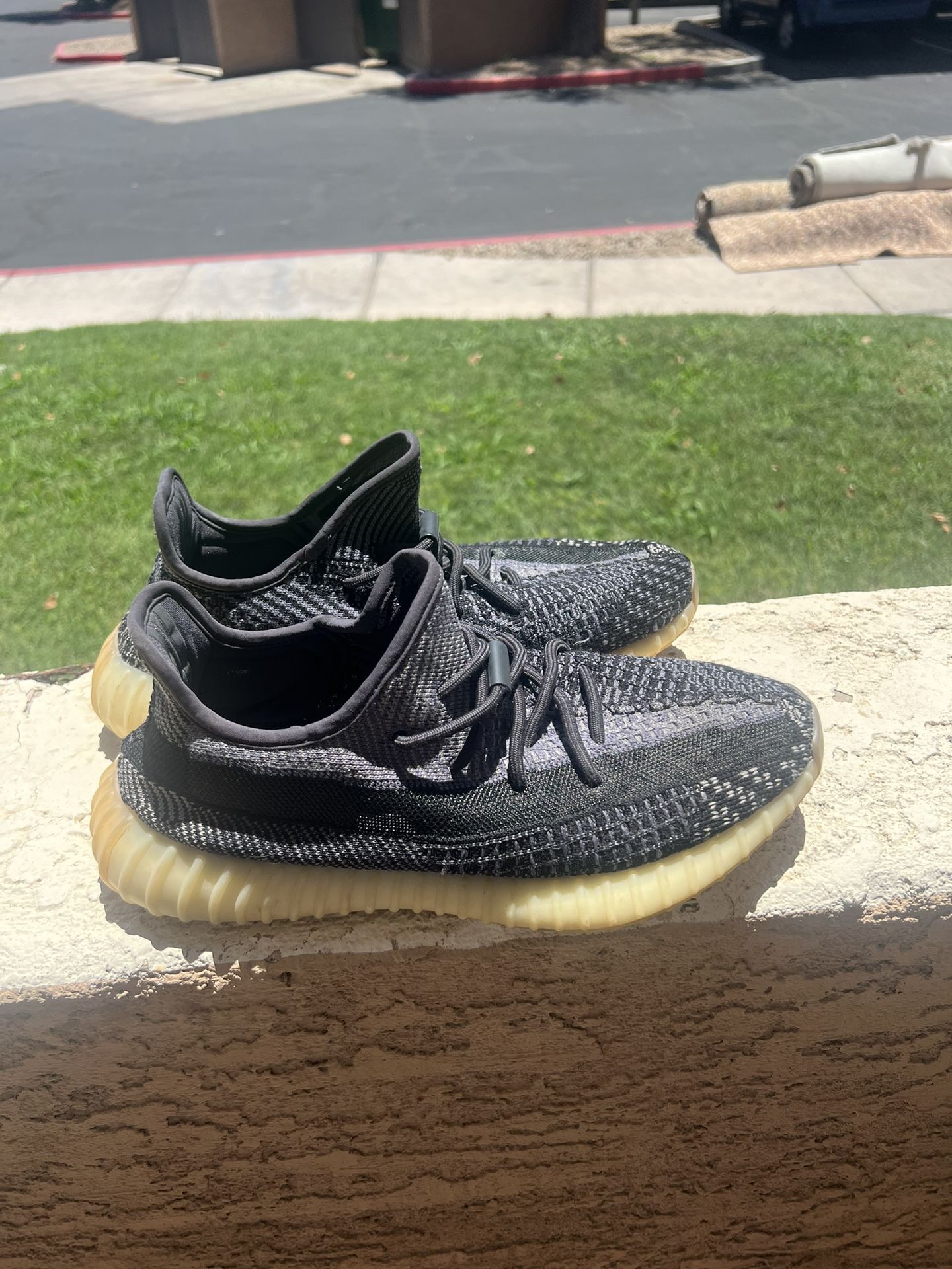 Black Carbon Yeezy 350