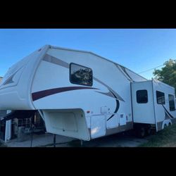 2006 KEYSTONE FOUR SEASON 5TH WHEEL TRAVEL TRAILER WITH SUPE SLIDE OUT