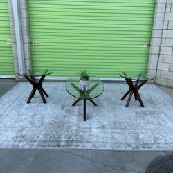 *Free Delivery* Rooms To Go Coffee Table Side Table Set