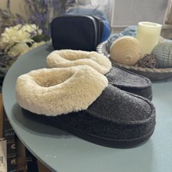 Ladies NEW slippers size 9