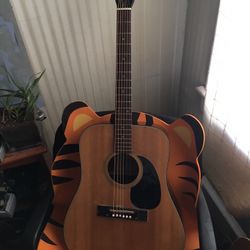 Good Playing Acoustic Guitar , Keyboard 