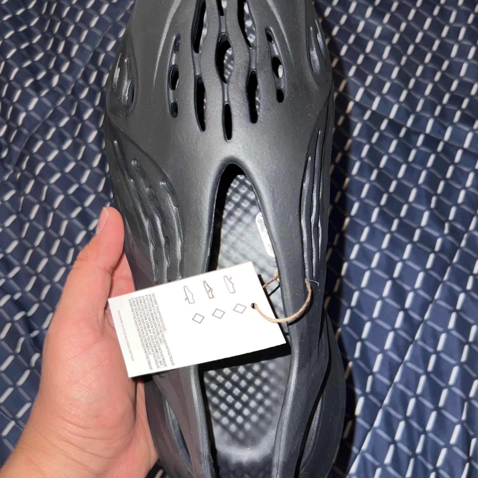 Adidas Yeezy Foam Runners (Onyx) for Sale in Moreno Valley, CA - OfferUp