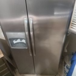 Frigidaire Refrigerator 