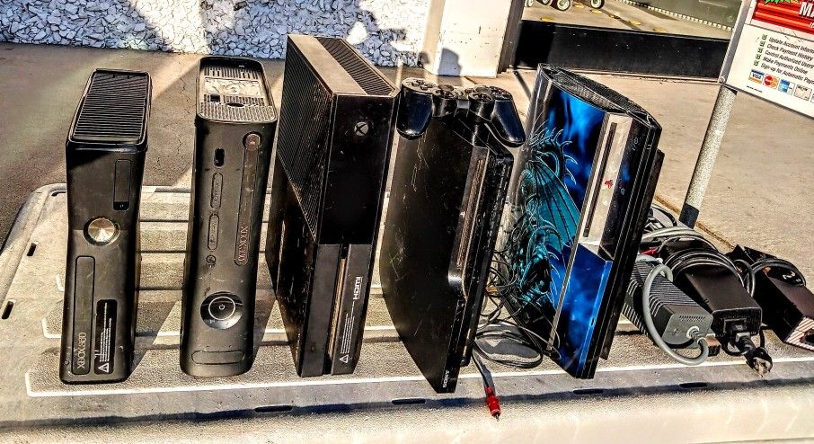 Xbox 1 ,2 Xbox 360 & 2 PS3 - PS3 Slim SYSTEMS #LOT