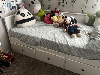 IKEA twin day bed with 3 drawers