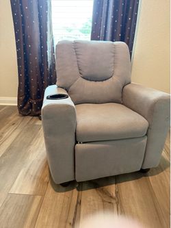Kids Gray Recliner Chair with Cup Holder – Comfortable & Clean