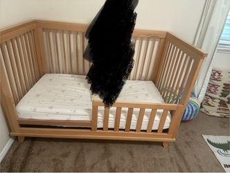 FREE Crib - with mattress and cover
