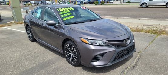 2020 Toyota Camry SE