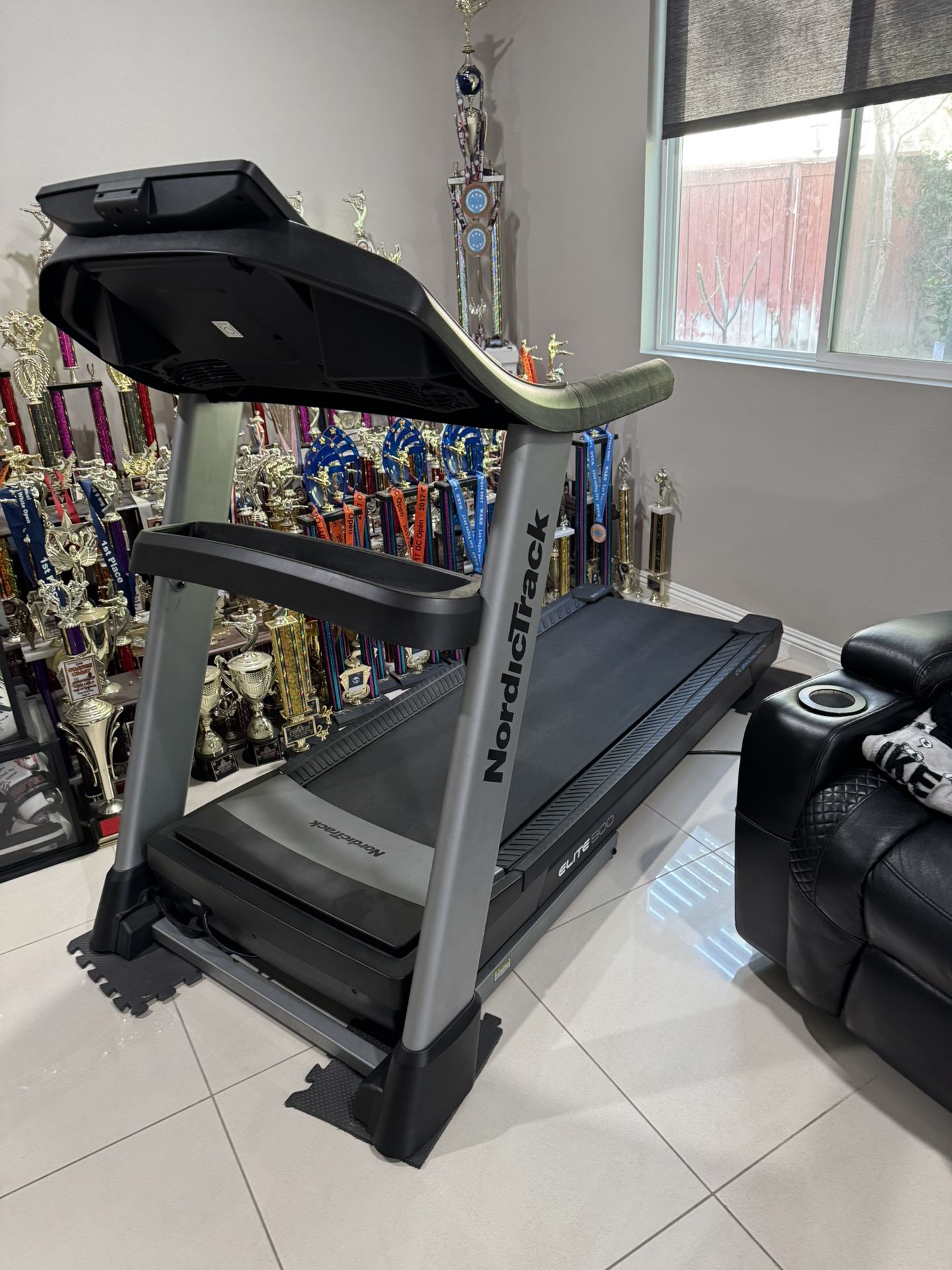  NordicTrack Elite 900 treadmill