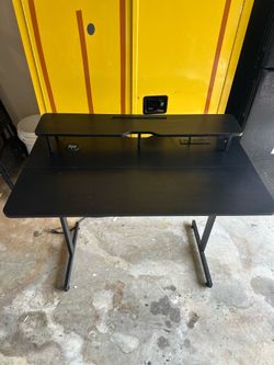 Gaming desk